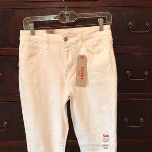 Levi’s white high rise jeans 28 NWT